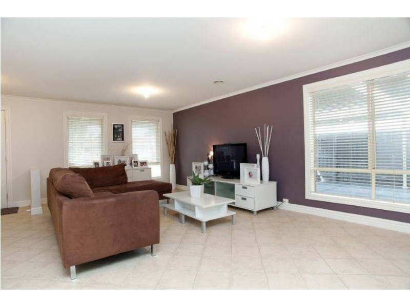 10 Armstrong Court, Roxburgh Park VIC 3064