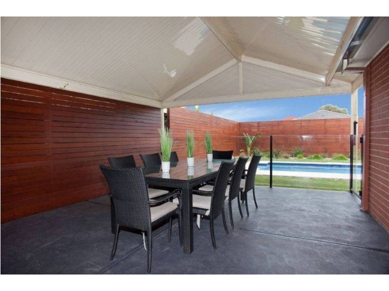 10 Armstrong Court, Roxburgh Park VIC 3064