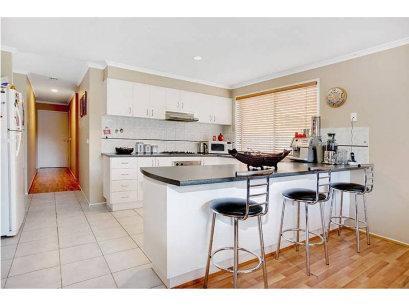 11 Rhine Drive, Roxburgh Park VIC 3064