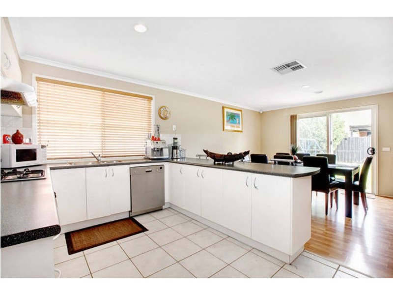 11 Rhine Drive, Roxburgh Park VIC 3064