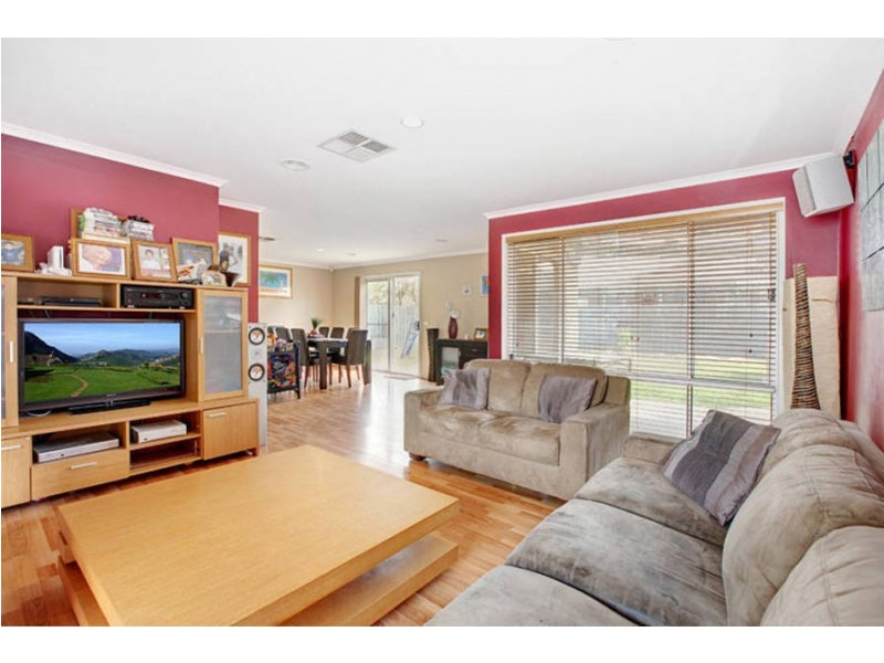 11 Rhine Drive, Roxburgh Park VIC 3064