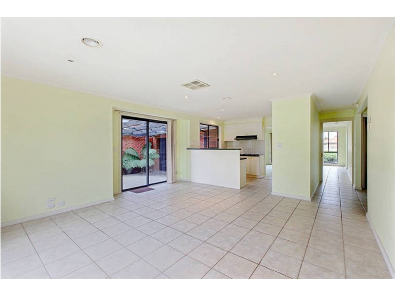 8 Tolson Court, Roxburgh Park VIC 3064