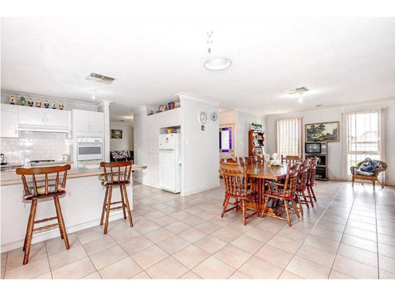 46 Stainsby Crescent, Roxburgh Park VIC 3064