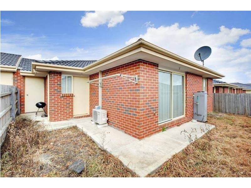 23/4-16 Melaleuca Drive, Meadow Heights VIC 3048