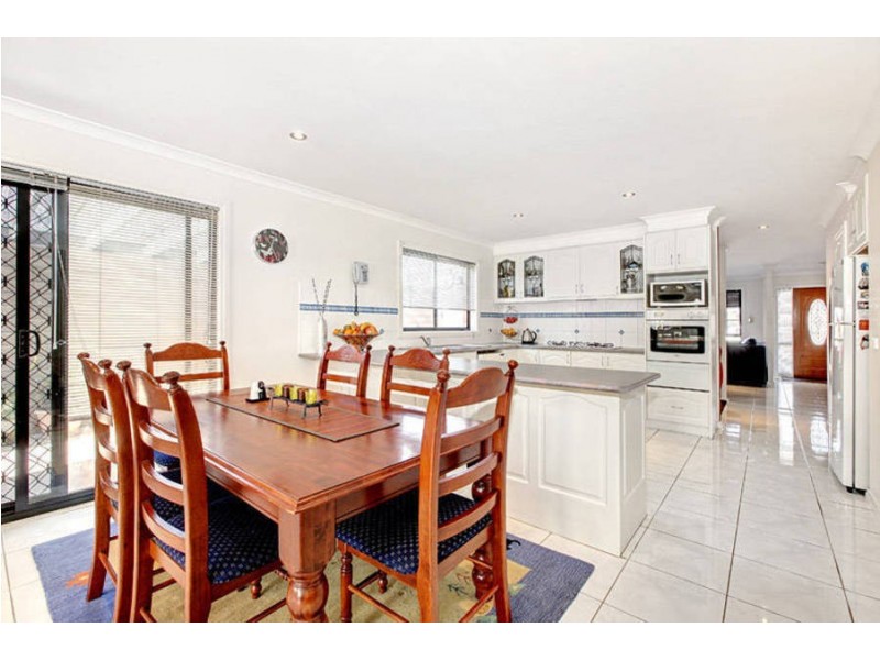 12 Madeira Court, Roxburgh Park VIC 3064