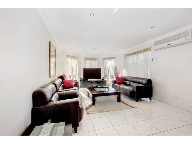 12 Madeira Court, Roxburgh Park VIC 3064