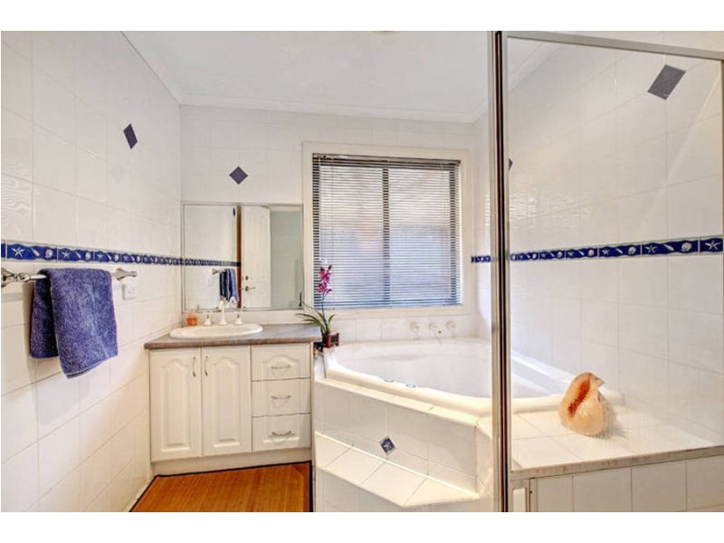 12 Madeira Court, Roxburgh Park VIC 3064