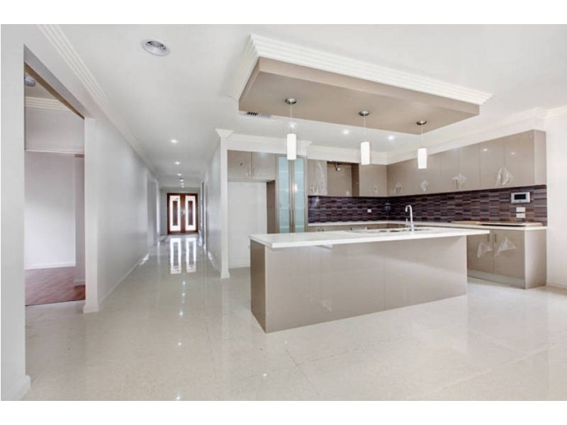 14 Westbury Park Way, Roxburgh Park VIC 3064