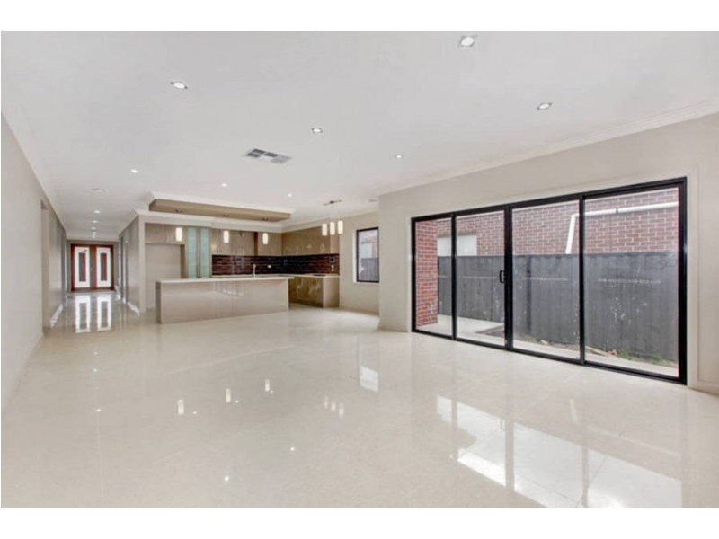 14 Westbury Park Way, Roxburgh Park VIC 3064