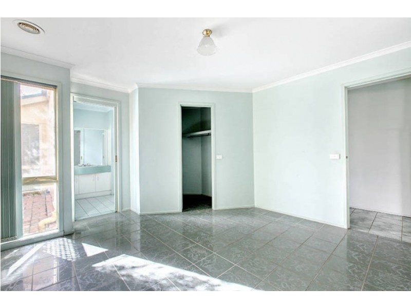 13 Sherwin Place, Roxburgh Park VIC 3064