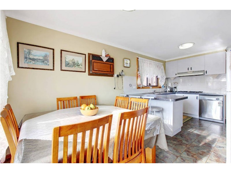 22 Nicholson Crescent, Meadow Heights VIC 3048