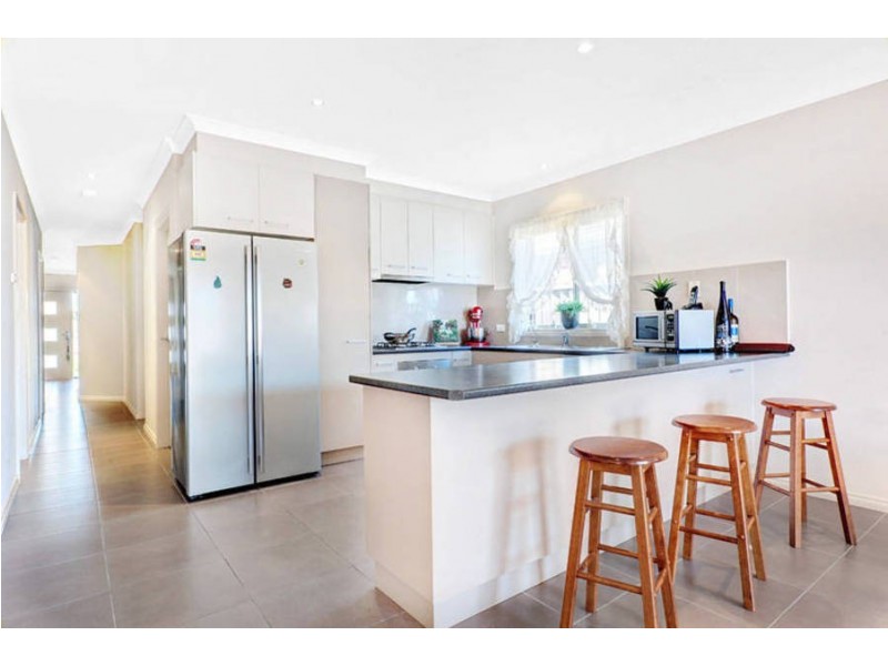 31 Flagstaff Loop, Craigieburn VIC 3064