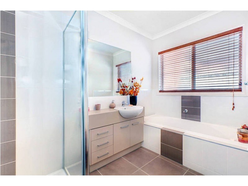 31 Flagstaff Loop, Craigieburn VIC 3064