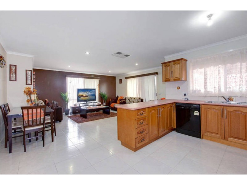 8 Abelia Court, Meadow Heights VIC 3048