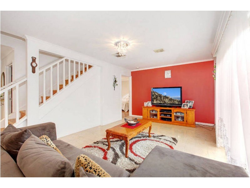 24 Rearden Crescent, Roxburgh Park VIC 3064