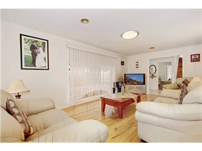 24 Rearden Crescent, Roxburgh Park VIC 3064