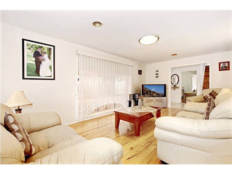 24 Rearden Crescent, Roxburgh Park VIC 3064