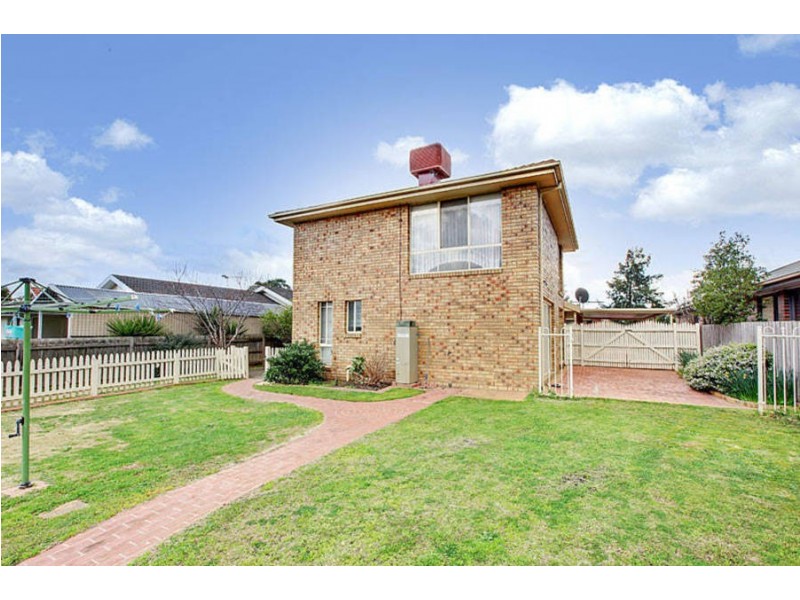 24 Rearden Crescent, Roxburgh Park VIC 3064