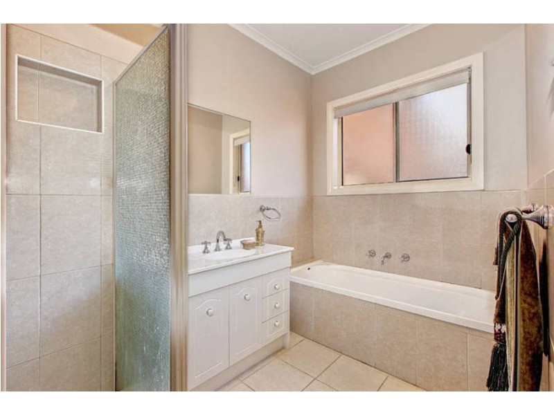 7 Wattleview Road, Roxburgh Park VIC 3064