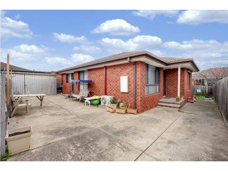 2/8 Yaralla Crescent, Meadow Heights VIC 3048