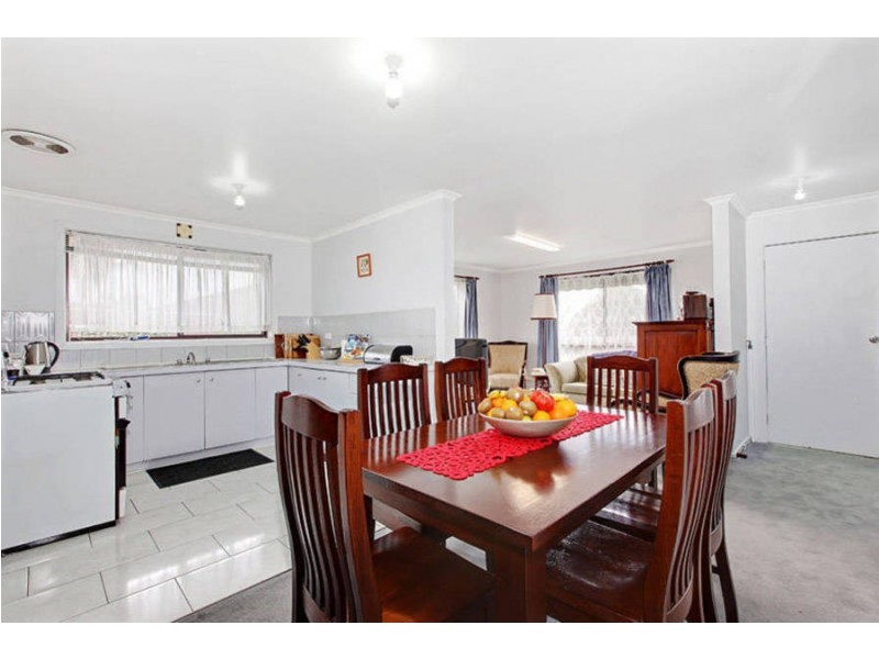 2/8 Yaralla Crescent, Meadow Heights VIC 3048