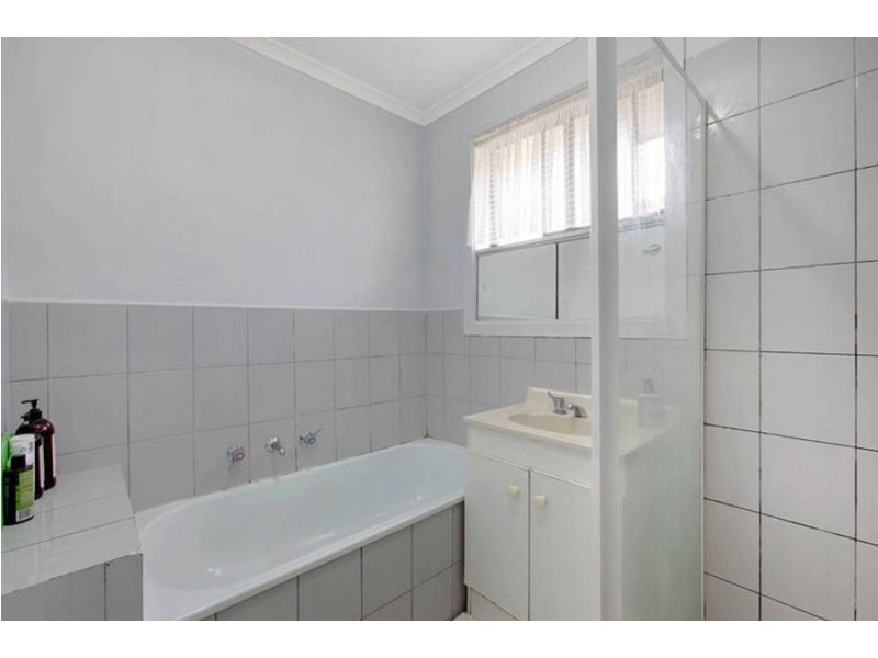 2/8 Yaralla Crescent, Meadow Heights VIC 3048