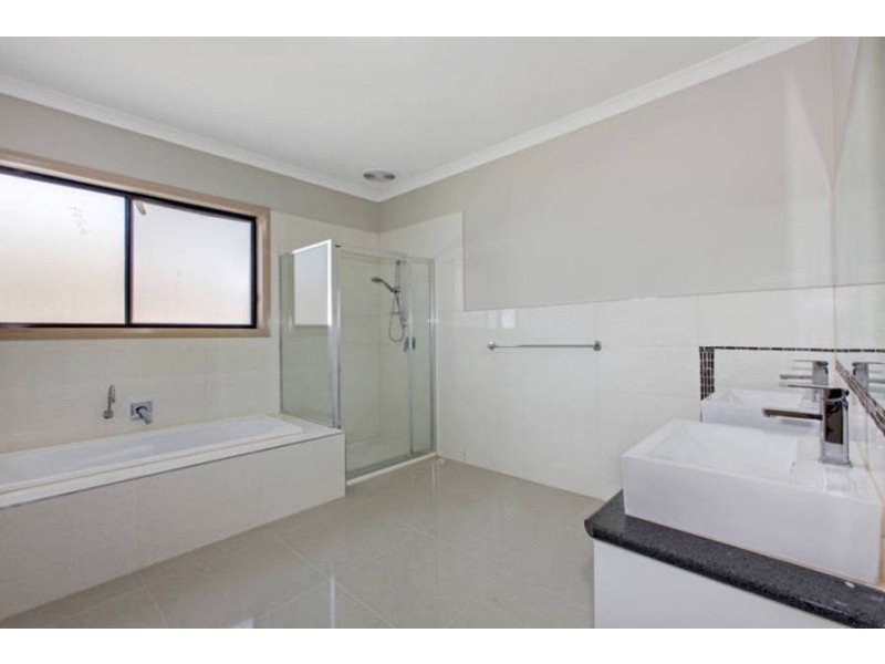 3 Jirrahlinga Terrace, Craigieburn VIC 3064