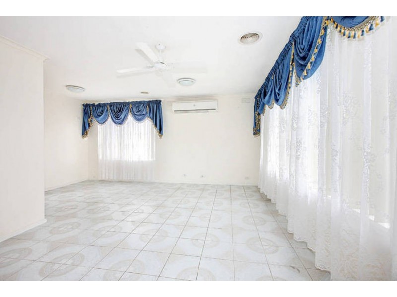 6 Yinnar Street, Dallas VIC 3047