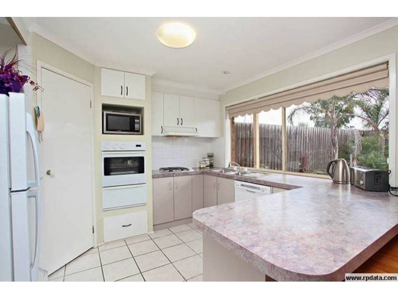 21 Baynton Crescent, Roxburgh Park VIC 3064