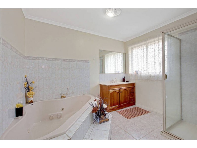 8 Abelia Court, Meadow Heights VIC 3048