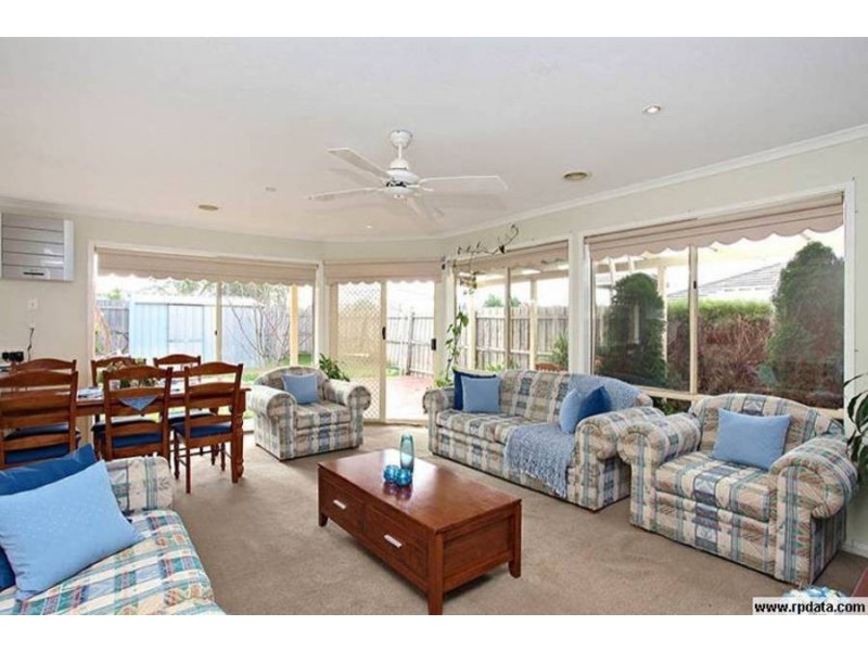 21 Baynton Crescent, Roxburgh Park VIC 3064