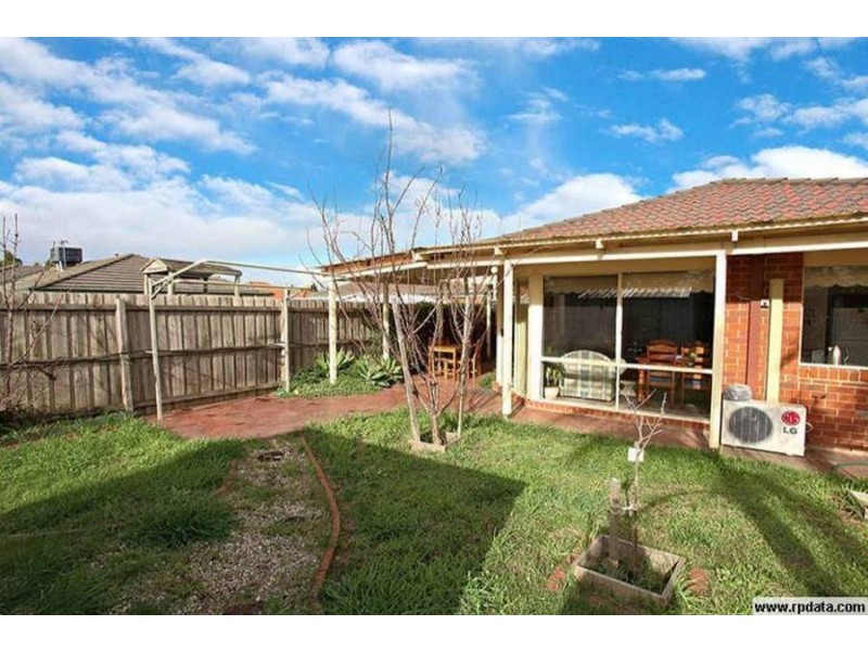 21 Baynton Crescent, Roxburgh Park VIC 3064