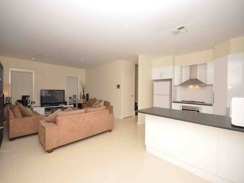 15 Clarendon Avenue, Craigieburn VIC 3064