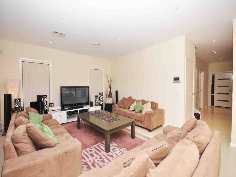 15 Clarendon Avenue, Craigieburn VIC 3064