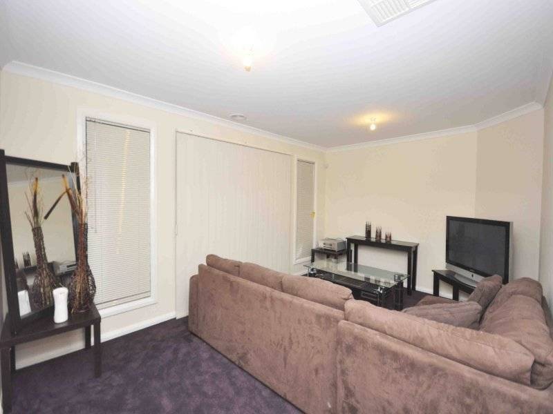 15 Clarendon Avenue, Craigieburn VIC 3064