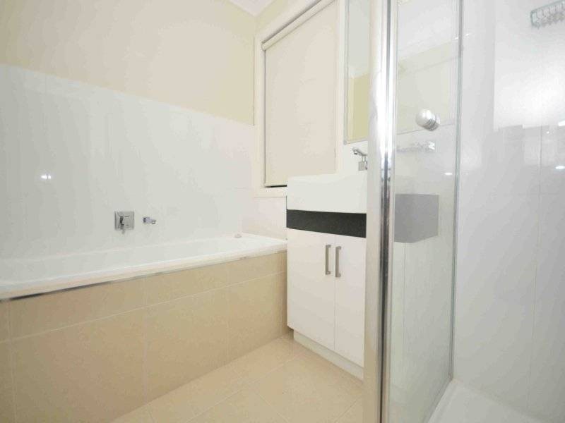 15 Clarendon Avenue, Craigieburn VIC 3064