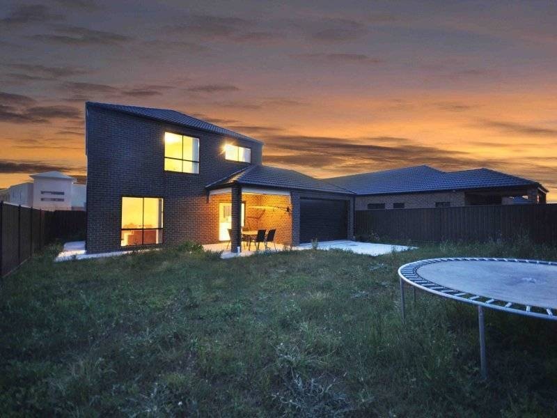 15 Clarendon Avenue, Craigieburn VIC 3064