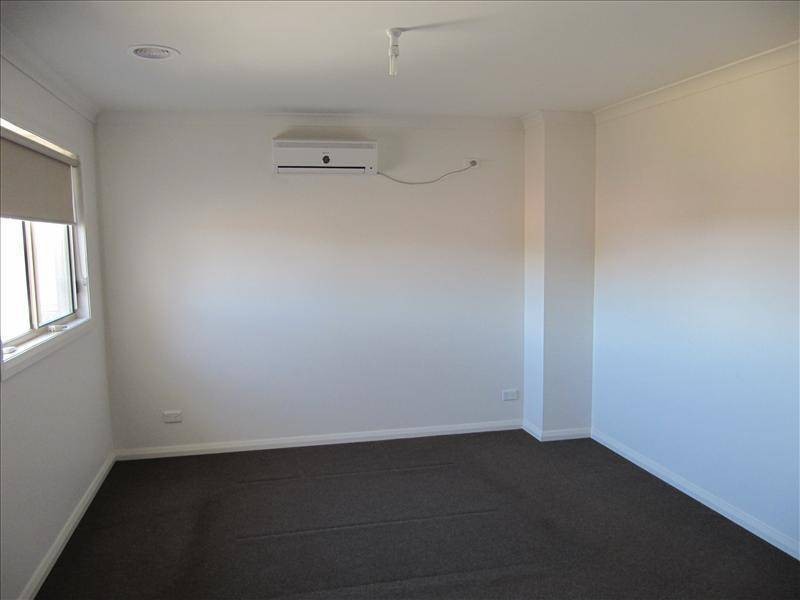 1/11 Dutton Court, Meadow Heights VIC 3048