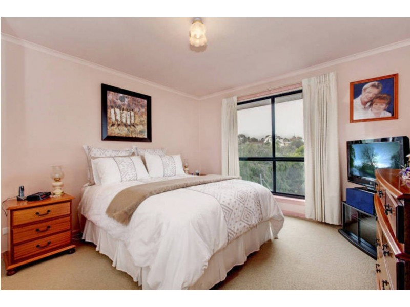 44 Eucalyptus Place, Meadow Heights VIC 3048