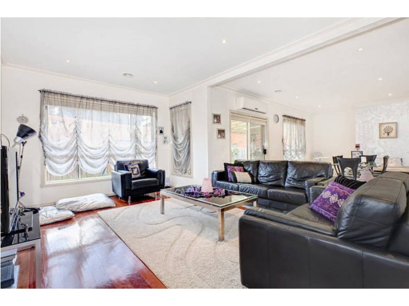 8 Mayfield Mews, Roxburgh Park VIC 3064