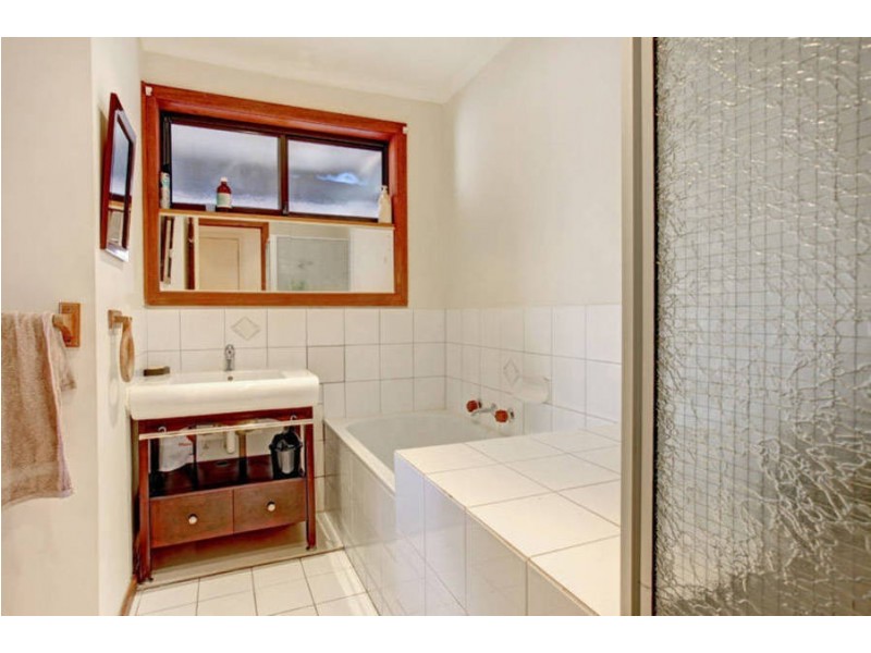 2/28  Mitchell Crescent, Meadow Heights VIC 3048