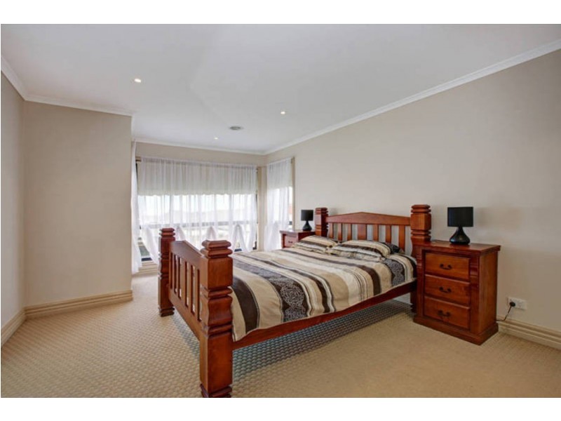 99 Hayfield Road, Roxburgh Park VIC 3064