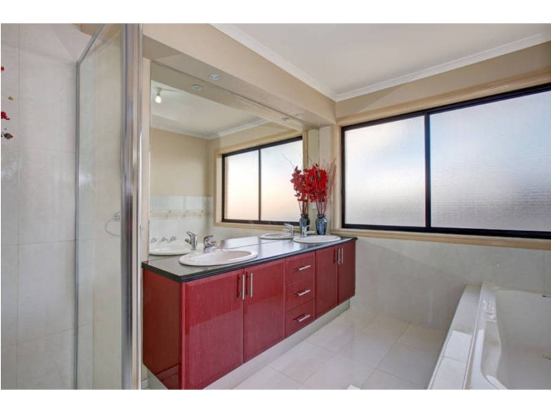 99 Hayfield Road, Roxburgh Park VIC 3064