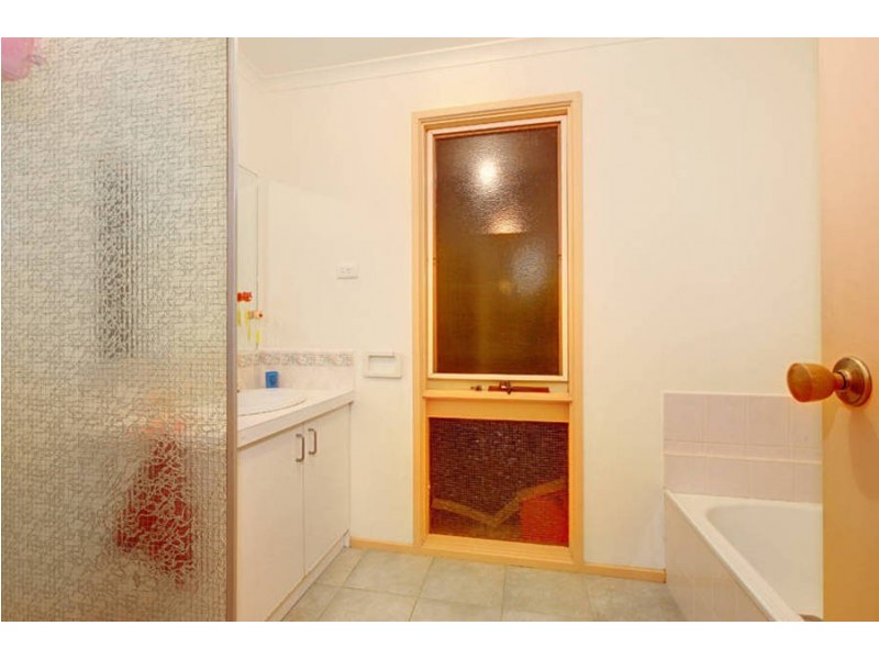 10 Binnak Court, Meadow Heights VIC 3048