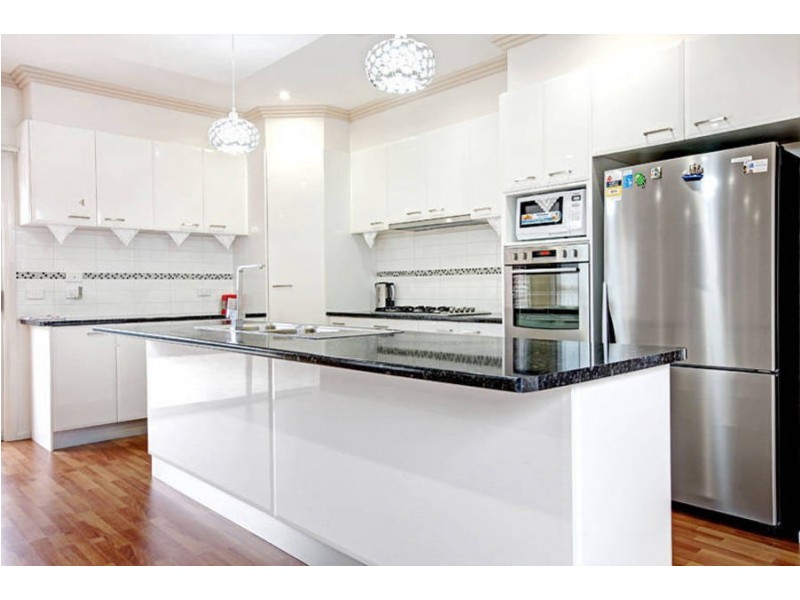 10 Westbury Park Way, Roxburgh Park VIC 3064