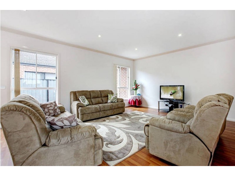 10 Westbury Park Way, Roxburgh Park VIC 3064