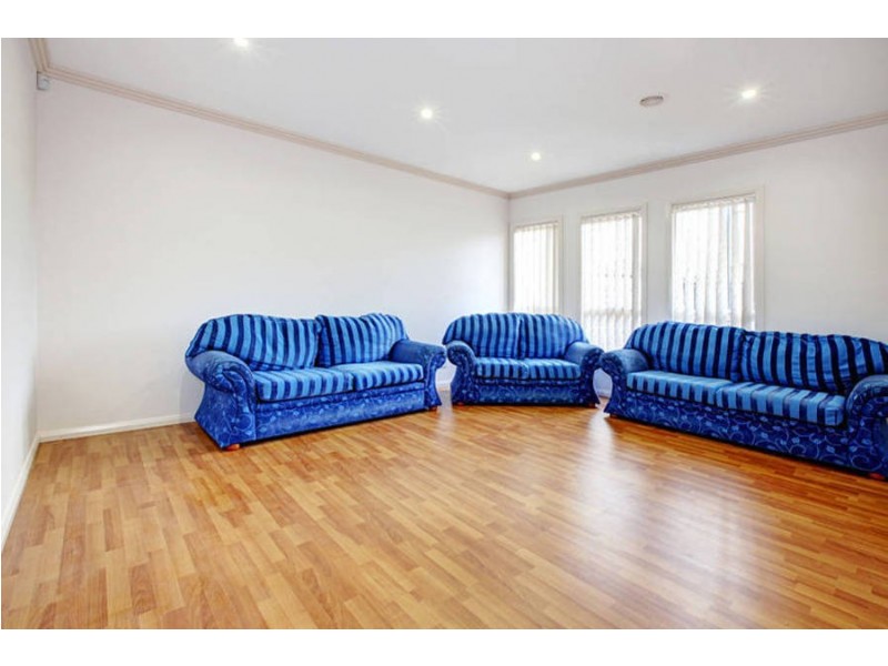 10 Westbury Park Way, Roxburgh Park VIC 3064