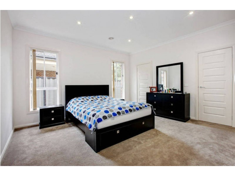 10 Westbury Park Way, Roxburgh Park VIC 3064