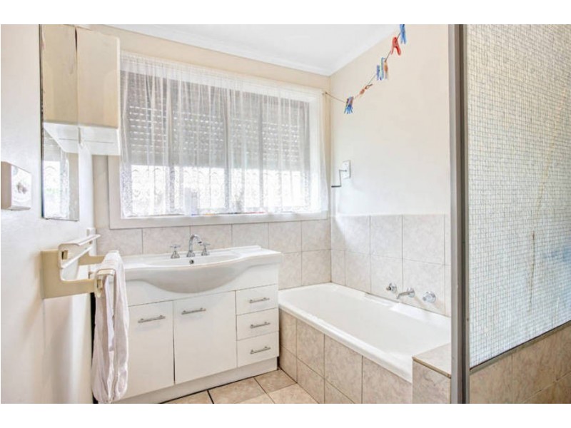 147 Malmsbury Drive, Meadow Heights VIC 3048