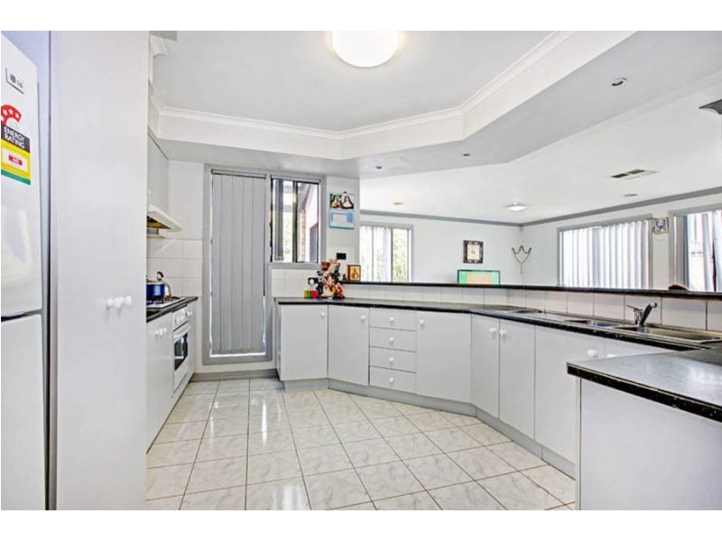 4 Almands Avenue, Roxburgh Park VIC 3064